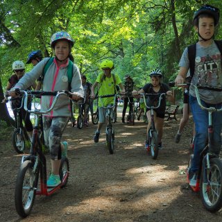 Výprava na koloběžkách do parku Ostrov